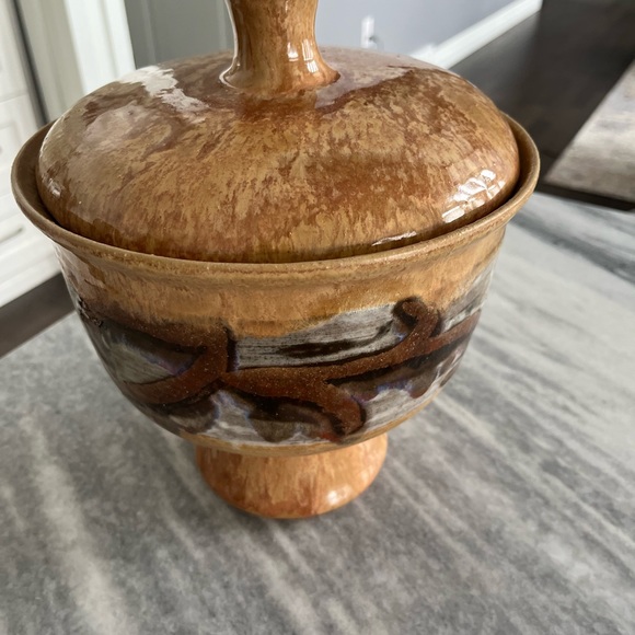 Amazing large vintage made by artisan covered serving vessel pot with lid - Picture 6 of 16